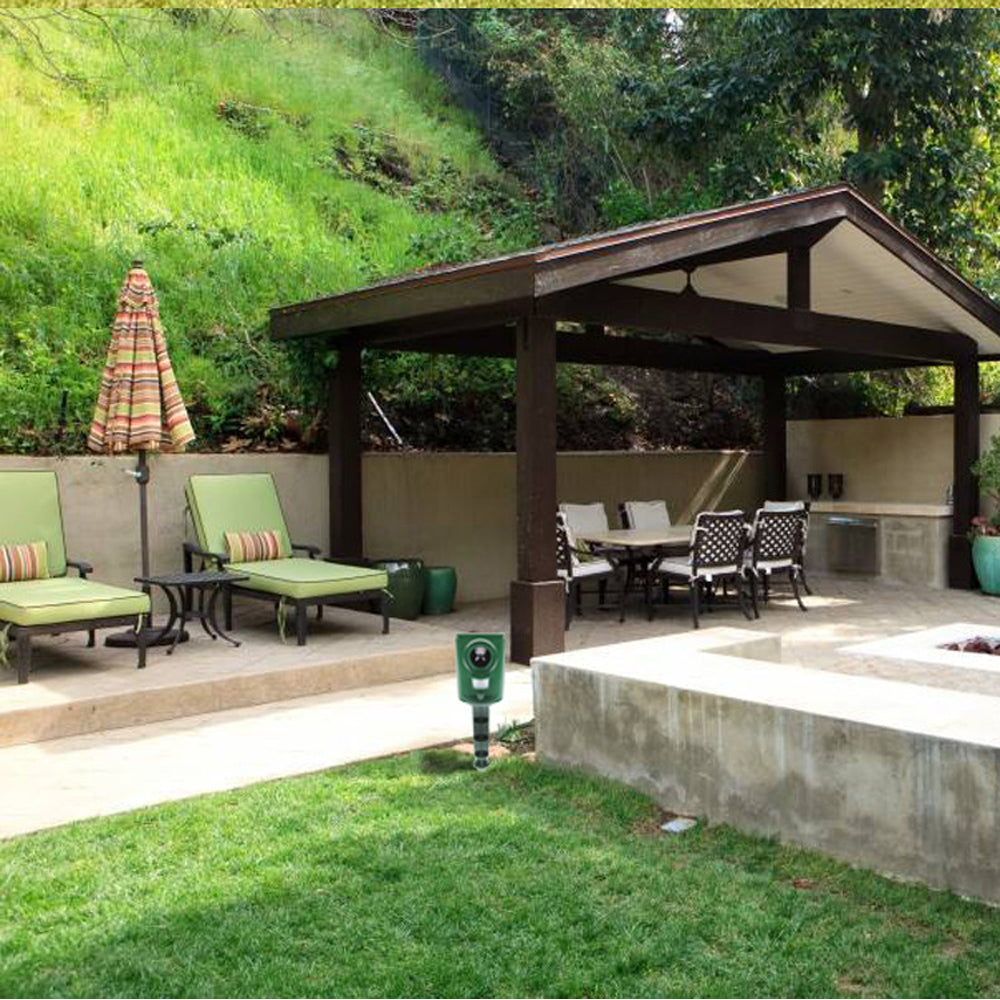 Ultrasonic Animal Repeller PIR Sensor Pest Repellent Alarm Garden Animal Deterrent