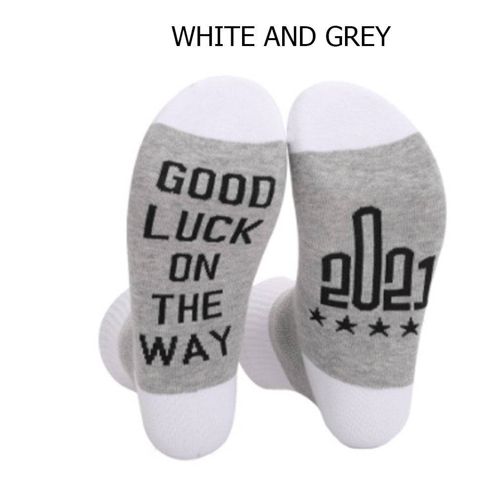 4 Pairs of Unisex IF YOU CAN READ THIS 2021 WILL BE BETTER Letter Printed Socks Black and Grey White and Grey