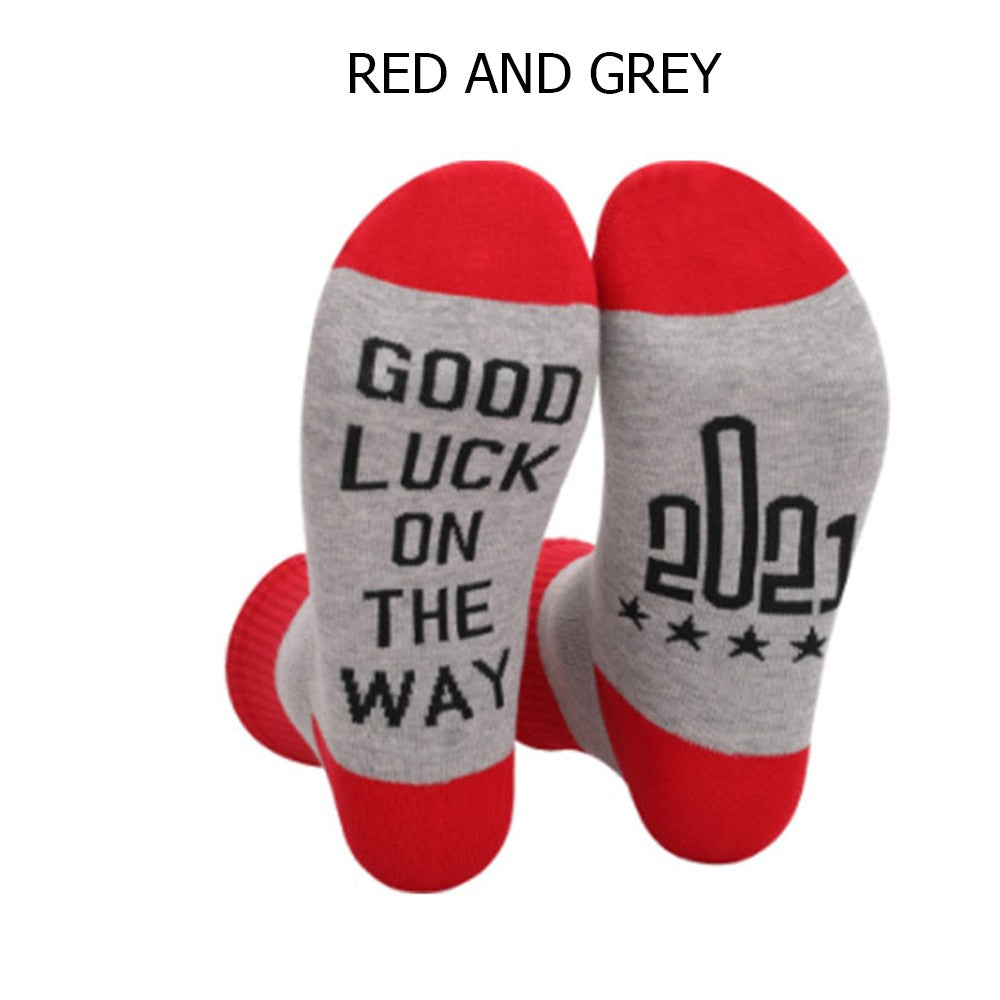 4 Pairs of Unisex IF YOU CAN READ THIS 2021 WILL BE BETTER Letter Printed Socks Black and Grey Red and Grey