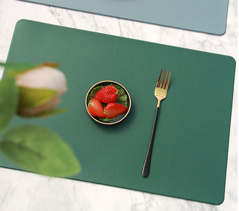 2 Pieces 30 x 45cm PU Leather Placemats Heat-Resistant Placemats Dining Table Mat Non-slip Placemats Home Decoration Green