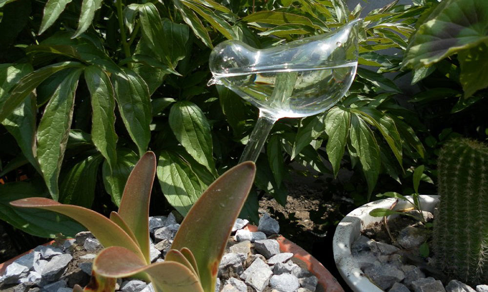 2PCS Garden Water-Releasing-Bird