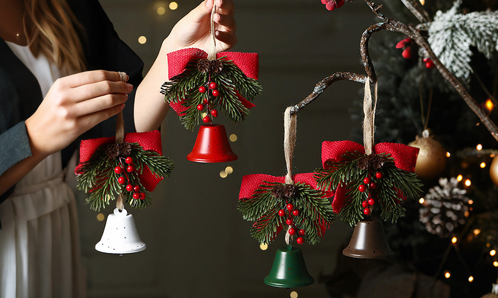2/4 PCS Dimensional Christmas Tree Bell Hanging Ornaments