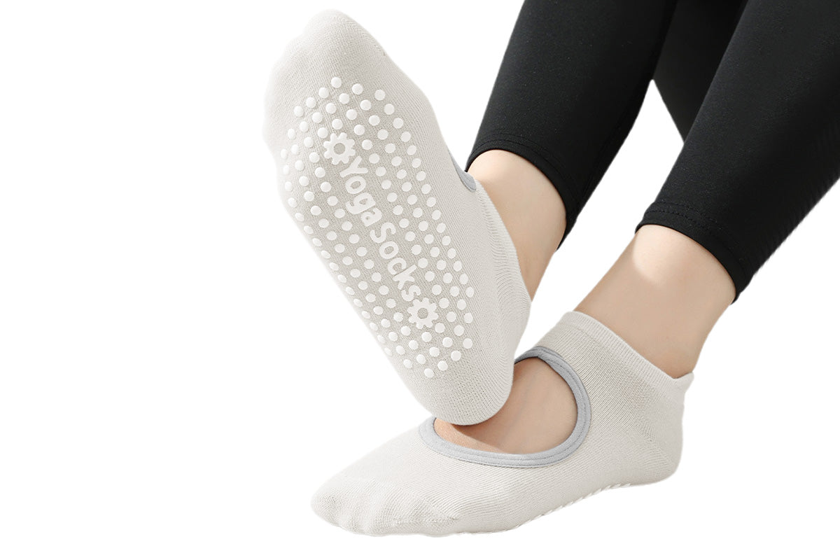 4 Pairs of Anti-Slip Yoga Socks Comfortable Pilates Socks with Grips for Workout Barre