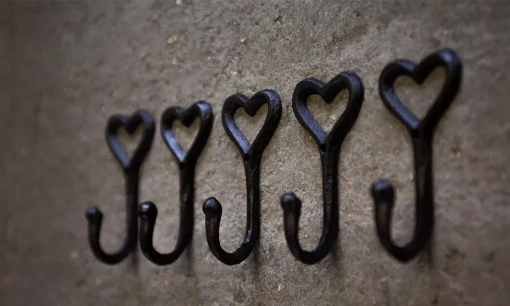 5 Pcs Cast Iron Wall Hooks Heart Shape Decorative Coat Hooks for Home