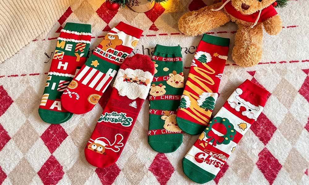 Christmas 4-Pair Mid-Calf Sock Set Festive Gift Box for Family and Friends