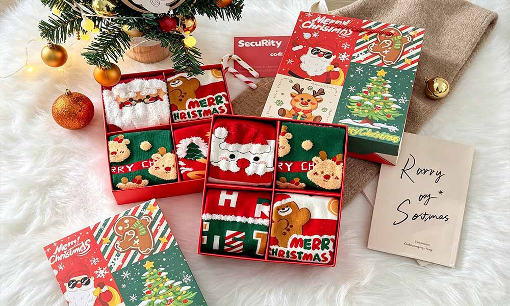 Christmas 4-Pair Mid-Calf Sock Set Festive Gift Box for Family and Friends