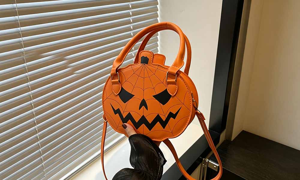 Pumpkin Shaped PU Shoulder Crossbody Bag for Halloween and Everyday Wear
