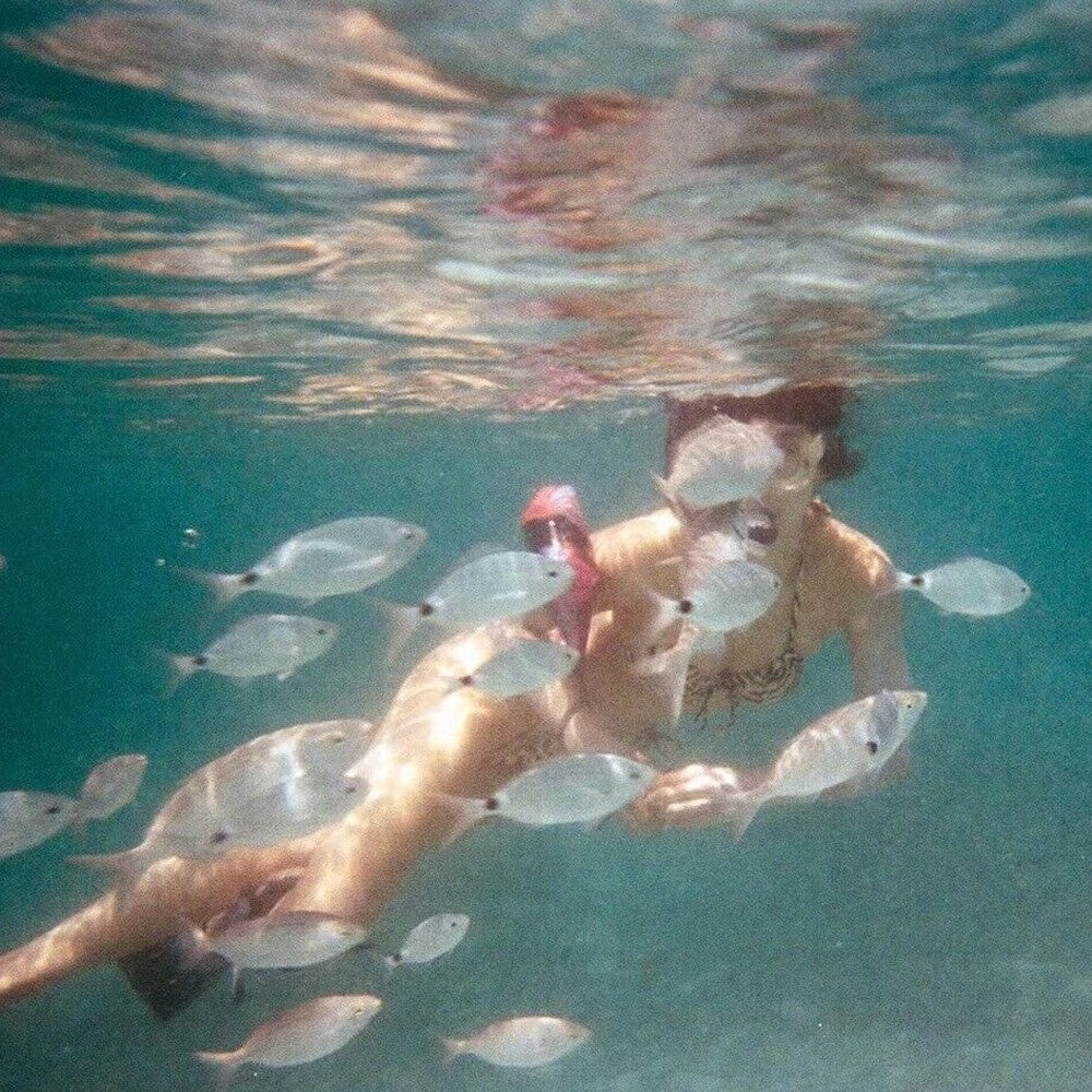 Reusable 135 Film Camera with Water-resistant Case and 35mm Film Roll - White