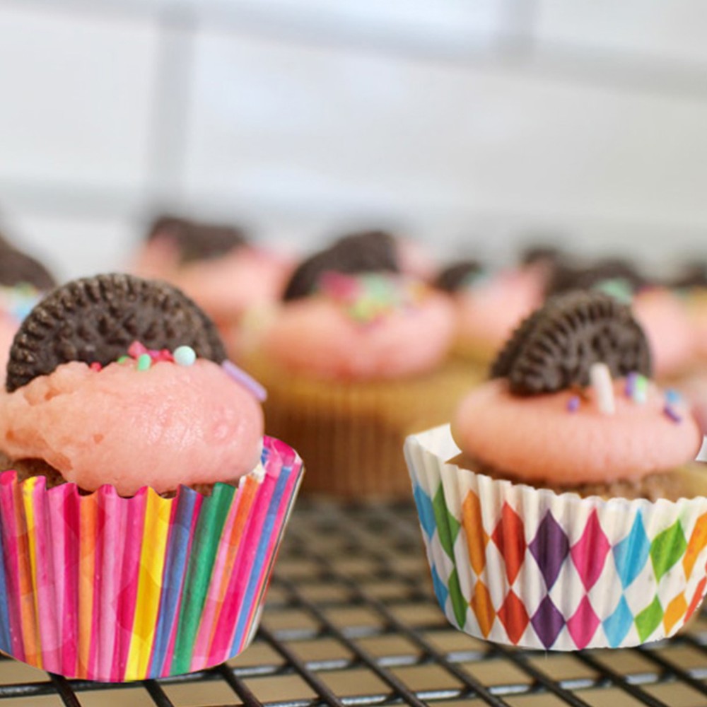 200Pcs Disposable Paper Cupcake Cup Mold Baking Cups Liners Random Mixed Pattern