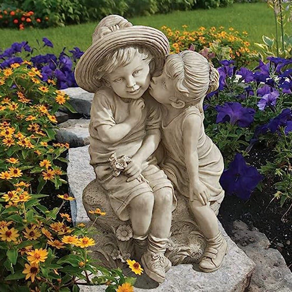 Couple Kissing Statue Garden Statue Yard Sculpture Outdoor Ornament Style 2